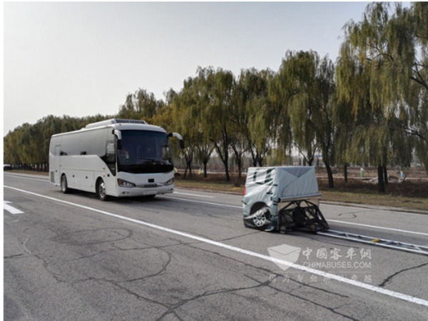 海格KLQ6932在進行AEBS測試