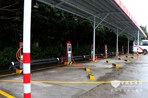 廣東中旅汽車服務公司擁有的新能源汽車充電站