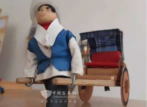 上世紀20~50年代杭州城里主要的交通工具——人力黃包車。