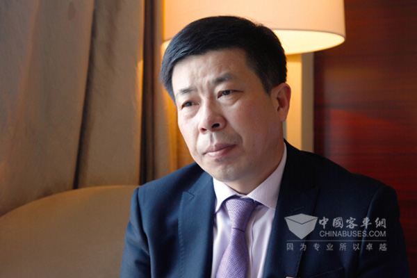 人大代表李祥斌：財政要補貼新能源公交