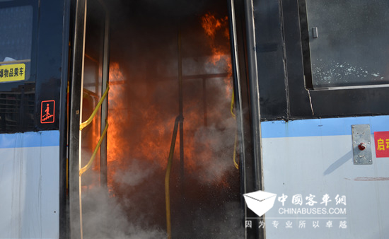 青島有望引進防火型公交車 起火后6秒內撲滅