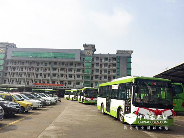 福建龍巖首批25部純電動(dòng)公交車正式投入使用