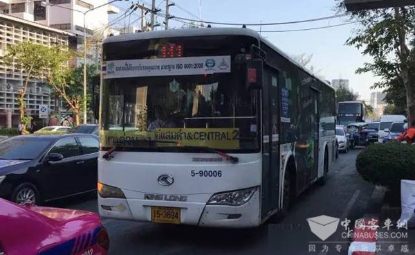 金龍公交車在曼谷市區