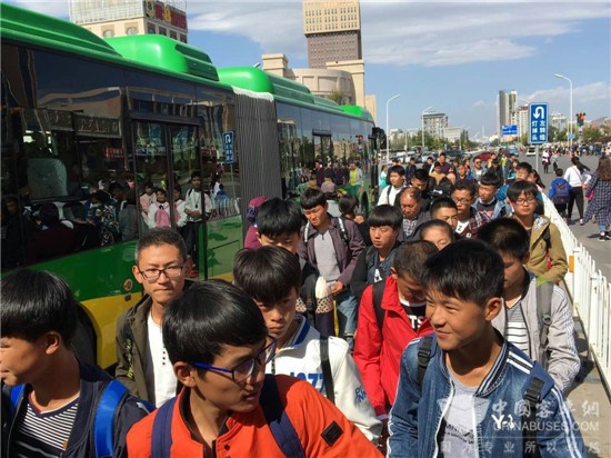 國慶收假返程高峰 銀川公交精準(zhǔn)服務(wù)