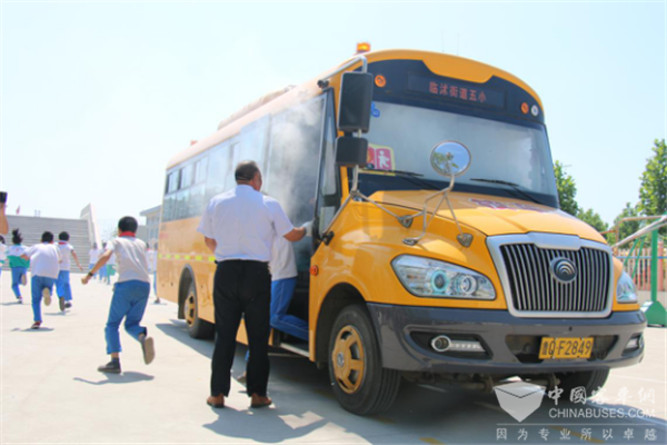 以安全的名義！臨沭統一校車公司的“宇通情結”