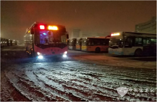 向戰風斗雪的公交人們致敬！