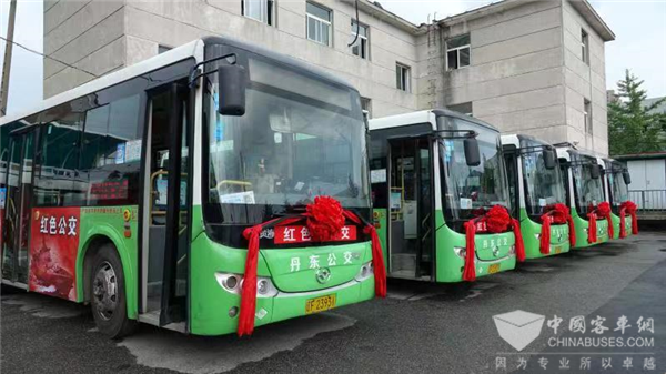 丹東“紅色公交”專線投運 黃海新能源公交帶您重溫“崢嶸歲月”