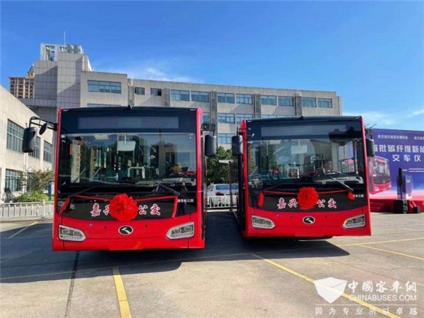整車減重30% 能耗降低15% 首批金龍碳纖維地鐵巴士落戶嘉興
