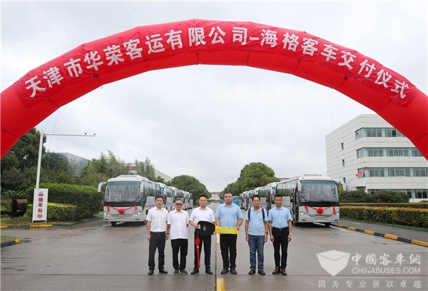 安全、服務“兩手抓” 蘇州金龍助華榮客運打造一流通勤班車