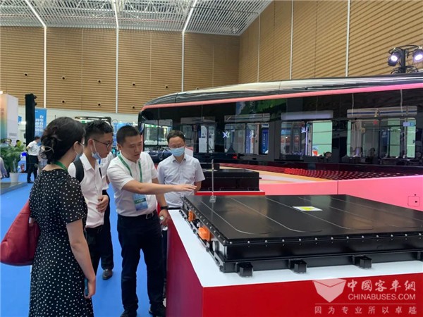 詮釋智美出行! 世界動力電池大會“中車智造”“鯨顏”圈粉