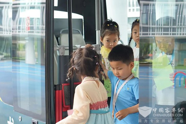 輕舟智航 自動駕駛小巴 龍舟ONE 幼兒園