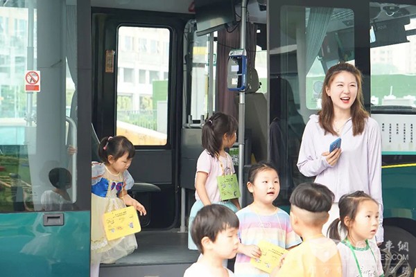輕舟智航 自動駕駛小巴 龍舟ONE 幼兒園
