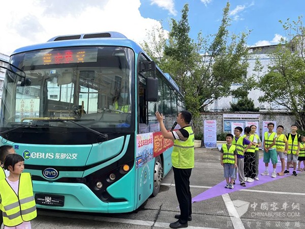 深圳市東部公交 進社區 交通安全知識 盲區