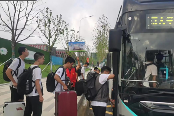 精心安排運(yùn)力 蘇州公交集團(tuán)助力南京大學(xué)首批抵蘇學(xué)生返程