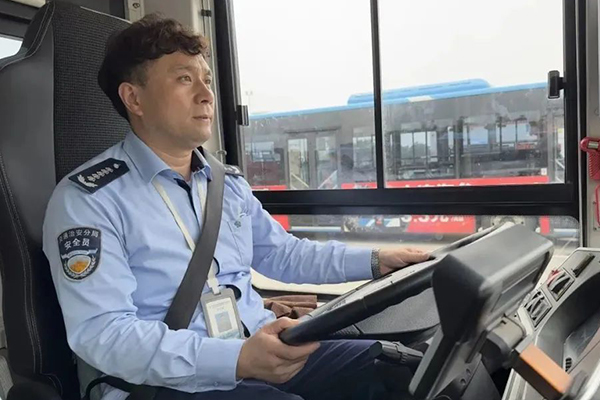 無錫公交集團(tuán)公交車化身“救護(hù)車” 上演“生死營(yíng)救”