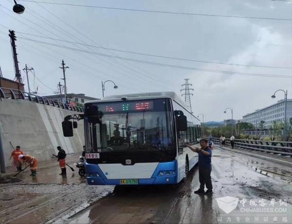 客車網 路面積水 危險點 應對措施