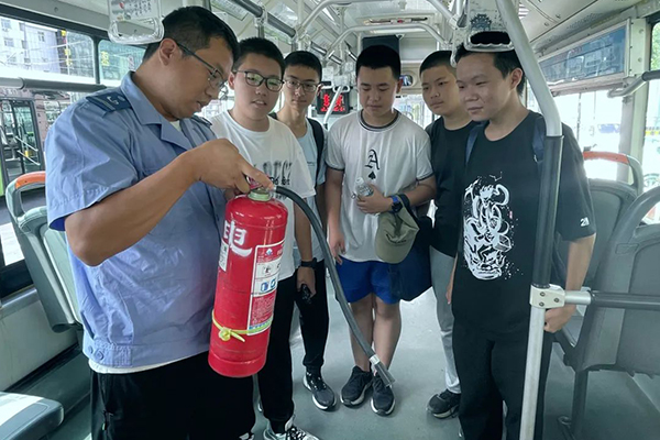 太原公交電車分公司“夏令營(yíng)”上線 小車迷學(xué)到“冷知識(shí)”