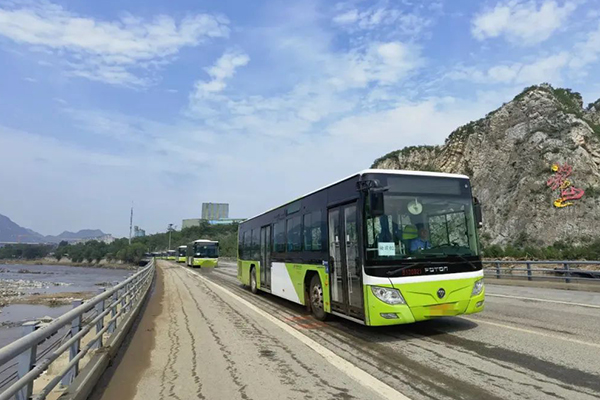 北京公交人馬不停蹄 沖在應(yīng)急救援、城市重建最前線