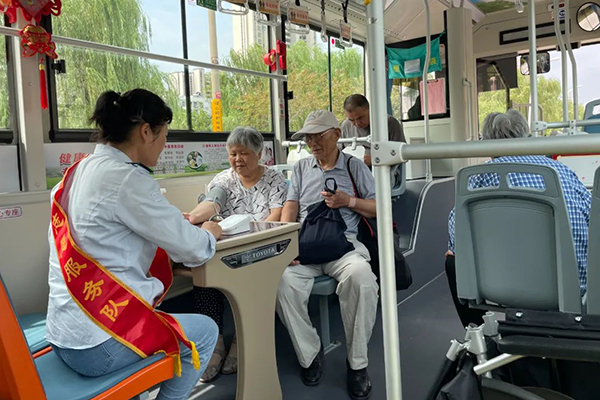 徐州公交“卡座”公交車網(wǎng)絡(luò)爆火 快來打卡這個(gè)“網(wǎng)紅”！