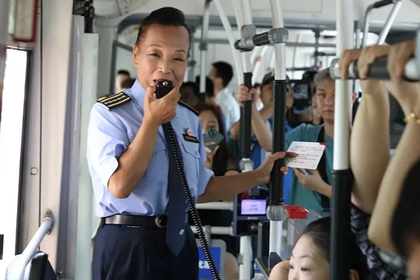 李素麗再回公交車廂 講好北京公交集團“服務實踐課”