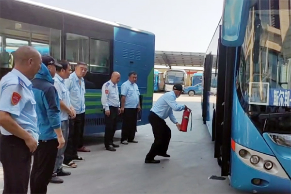 提高駕駛員安全意識(shí) 連云港公交開展夏季車輛火災(zāi)應(yīng)急處置培訓(xùn)