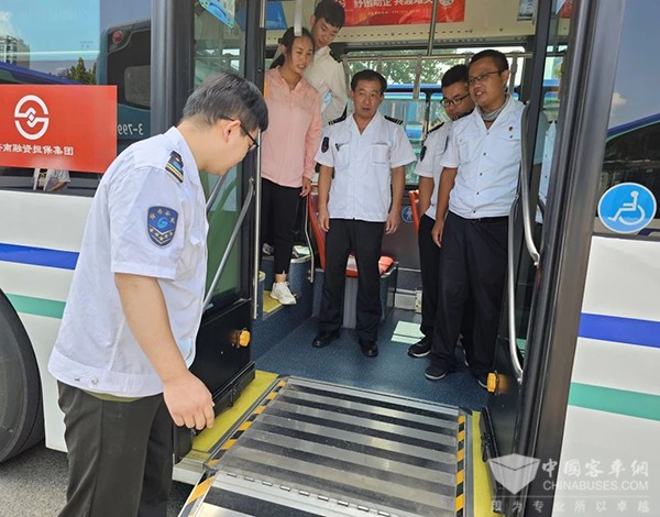 濟南公交 K169路 安全運營 敬老之心 專職司機