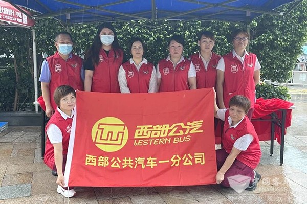 深圳市西部公汽 市民出行需求 民意車廂 進(jìn)社區(qū) 宣傳活動
