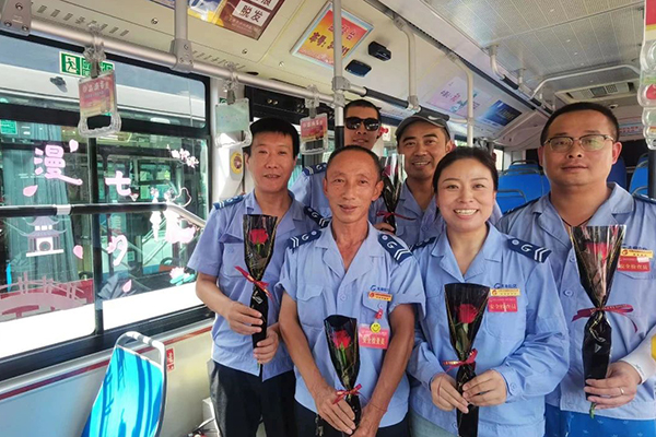 給乘客浪漫出行體驗 太原公交打造“浪漫七夕”主題車廂