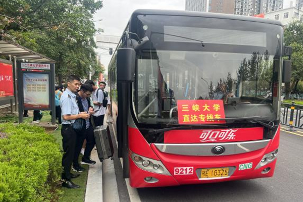 保障市民假期出行 宜昌公交竭力滿足群眾多樣化需求