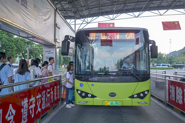 長假堅守崗位 中山公交4000多名員工為市民出行護航