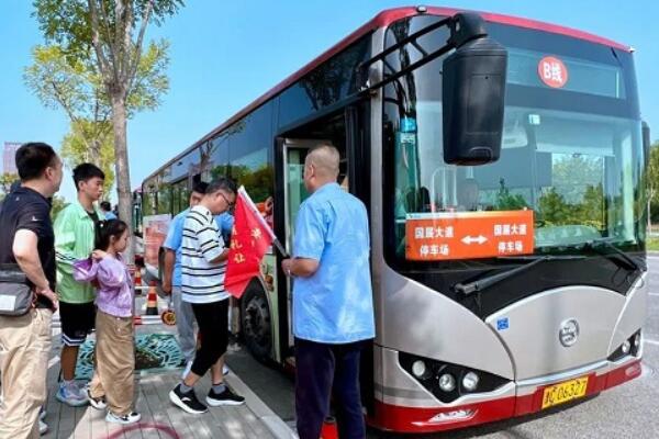 選擇天津公交綠色出行熱情高漲 “兩節”假期超800萬人次