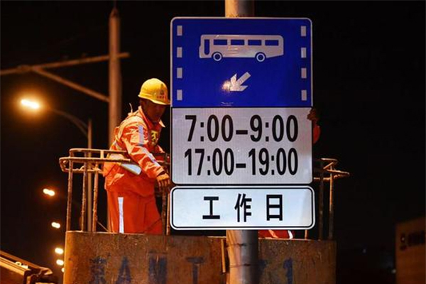 保障優先通行 北京部分道路試點為公交車輛延長綠燈
