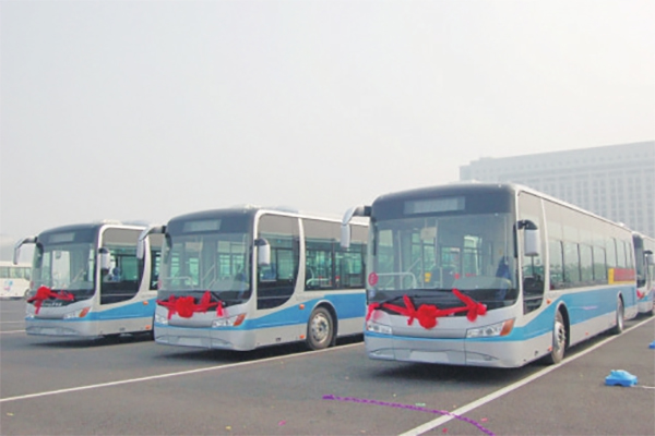 75年換代升級(jí) 濟(jì)南公交用個(gè)性化車輛為泉城增添流動(dòng)風(fēng)景