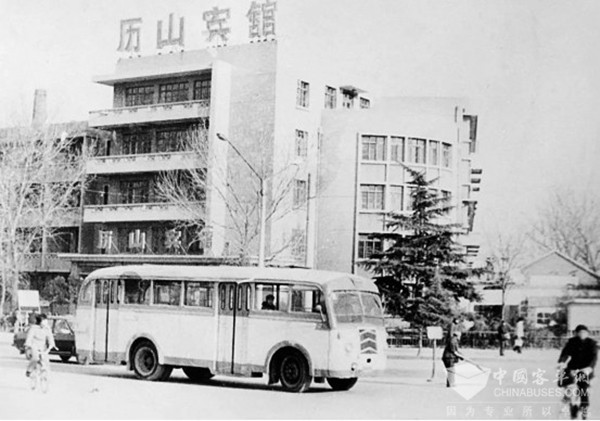 濟(jì)南公交 75年 記錄者 換代升級 發(fā)展進(jìn)步