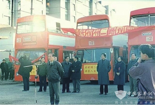 濟(jì)南公交 75年 記錄者 換代升級 發(fā)展進(jìn)步