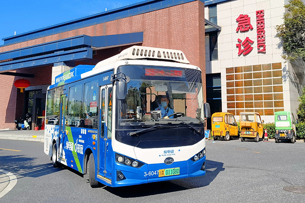 杭州公交破解停車難、行路難 “公交進(jìn)醫(yī)院”打通“最后一公里”