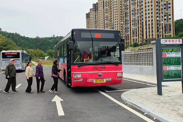 線路延伸至小區(qū) 宜昌公交打通便民服務(wù)“最后一公里”