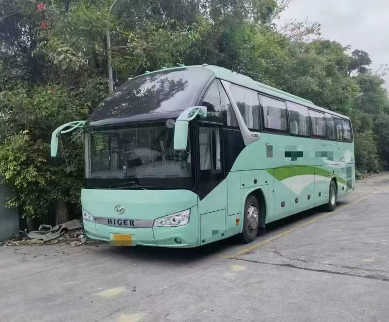 兩臺(tái)可雙檔國五12米53座海格6122氣囊中門旅游車