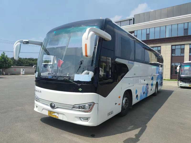 多臺(tái)高一級(jí)國六天然氣50座宇通6128氣囊中門暖氣車