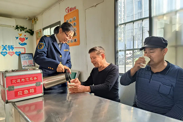 為乘客送溫暖 交運溫馨巴士14處溫馨候車小屋開門納客