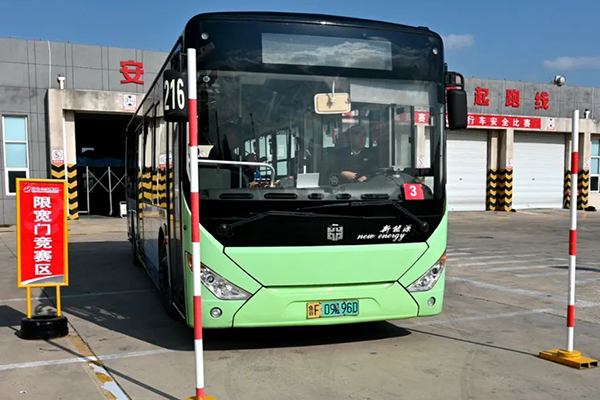 提升職業素質 煙臺公交駕駛員技能競賽暨場內行車安全比賽舉行