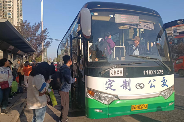 采取定時定點發班 武漢開通新洲陽邏至武漢火車站定制公交