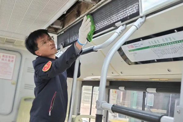 確保市民溫暖出行 鄭州公交集團車輛將適時開啟暖風系統