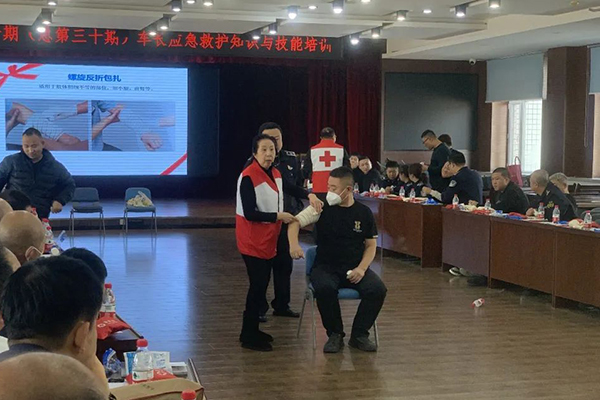 積極做好冬運準備工作 哈爾濱公交組織開展應急救護培訓