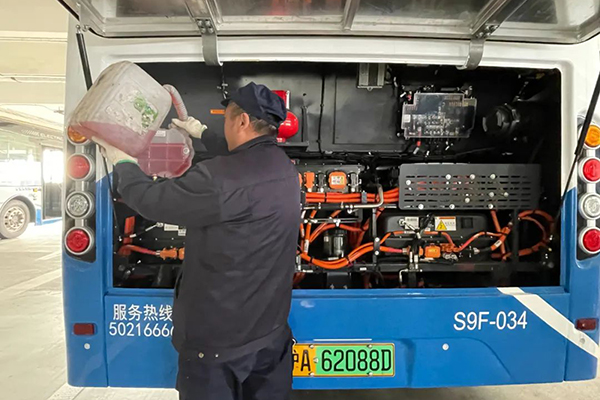保障乘客安全舒適乘車 浦東金高公交開展冬季維護工作