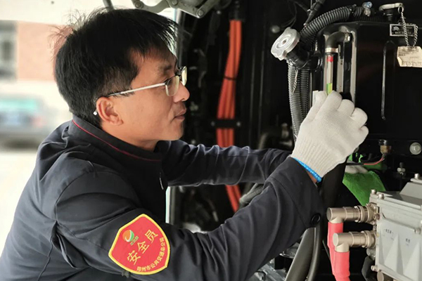 做好常態化防寒保暖工作 鄭州公交為乘客安全出行保駕護航