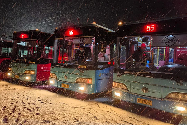 煙臺公交全面積極應對冰雪天氣 多措并舉保障市民安全出行