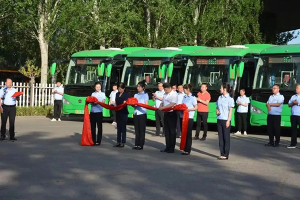 吸引更多市民乘公交出行 承德公交集團開展主題宣傳活動
