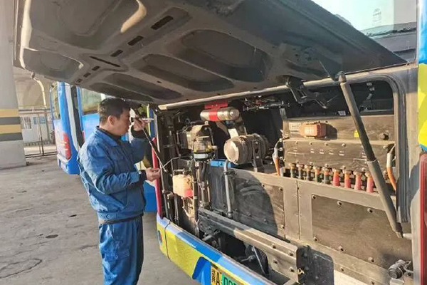 保障市民乘車出行 石家莊公交各車隊(duì)扎實(shí)做好冬季車輛保養(yǎng)工作
