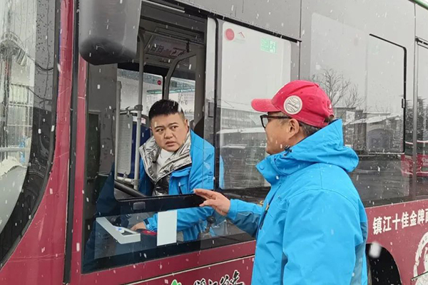 為市民出行保駕護(hù)航 鎮(zhèn)江公交做好低溫雨雪冰凍天氣保障工作